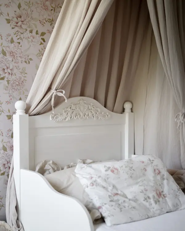 baldachim nad łóżko z muślinu.jpg