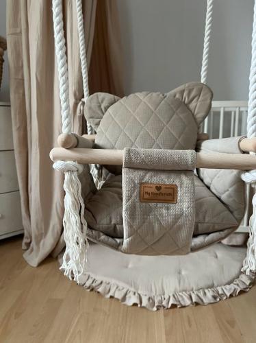 huśtawka beżowa niemowleca.jpg