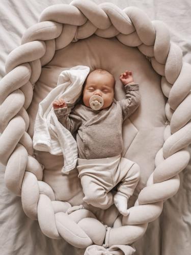 mata niemowlęca z warkoczem .jpg