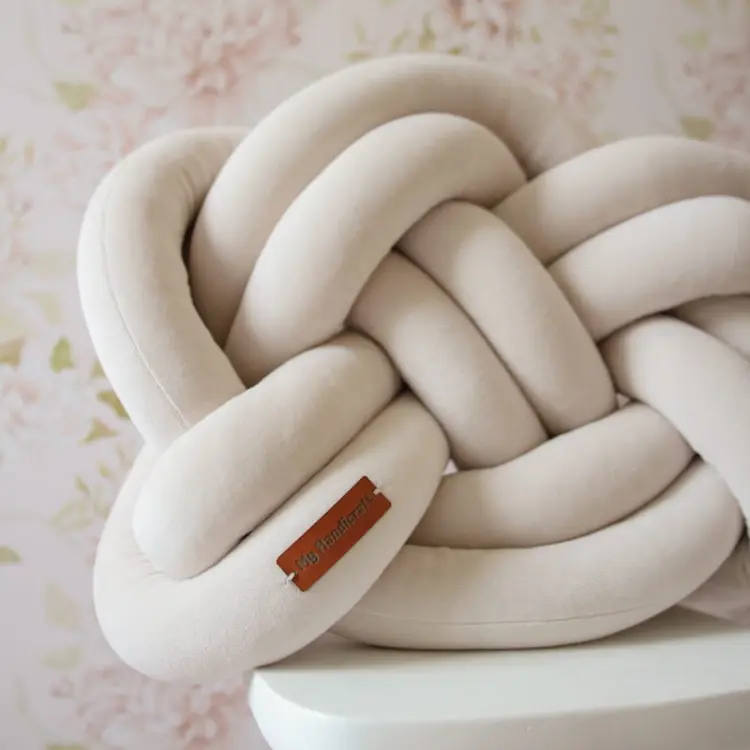 poduszka precel migdał.jpg