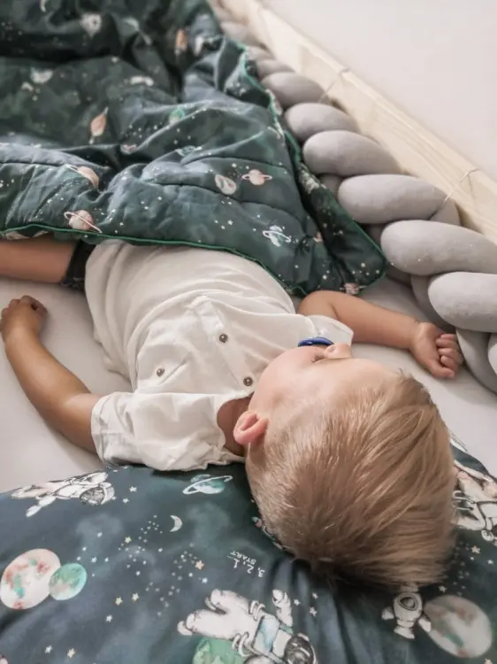 pościel z wypełnieniem kosmos ciemny.jpg