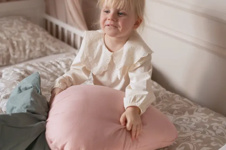 poduszka w ksztalcie truskawki.webp